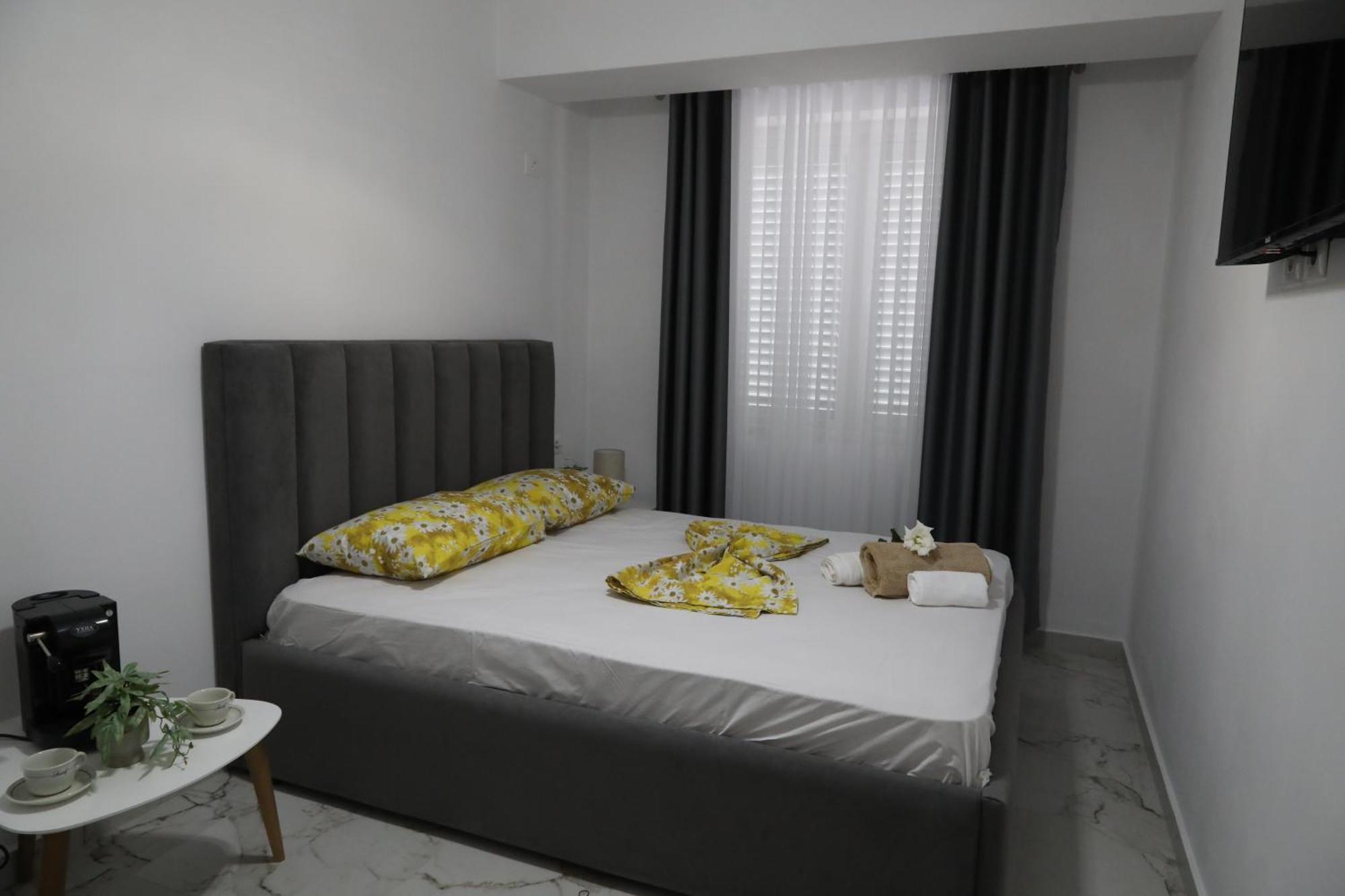 Rozafa Guest Room Center Shkodër エクステリア 写真